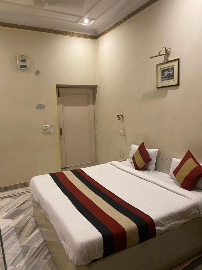 Lavi Hotel Hari Darshan - 10 Meter From Golden Temple Amritsar Exterior foto